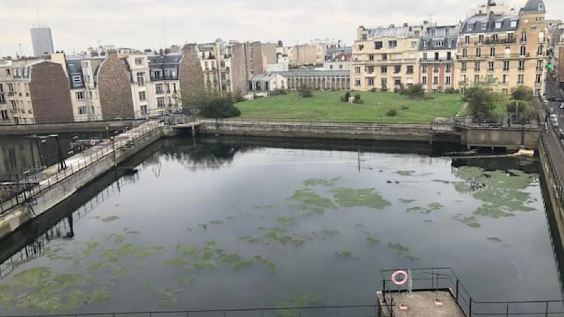 Charming With Eiffel Tower View Apartment